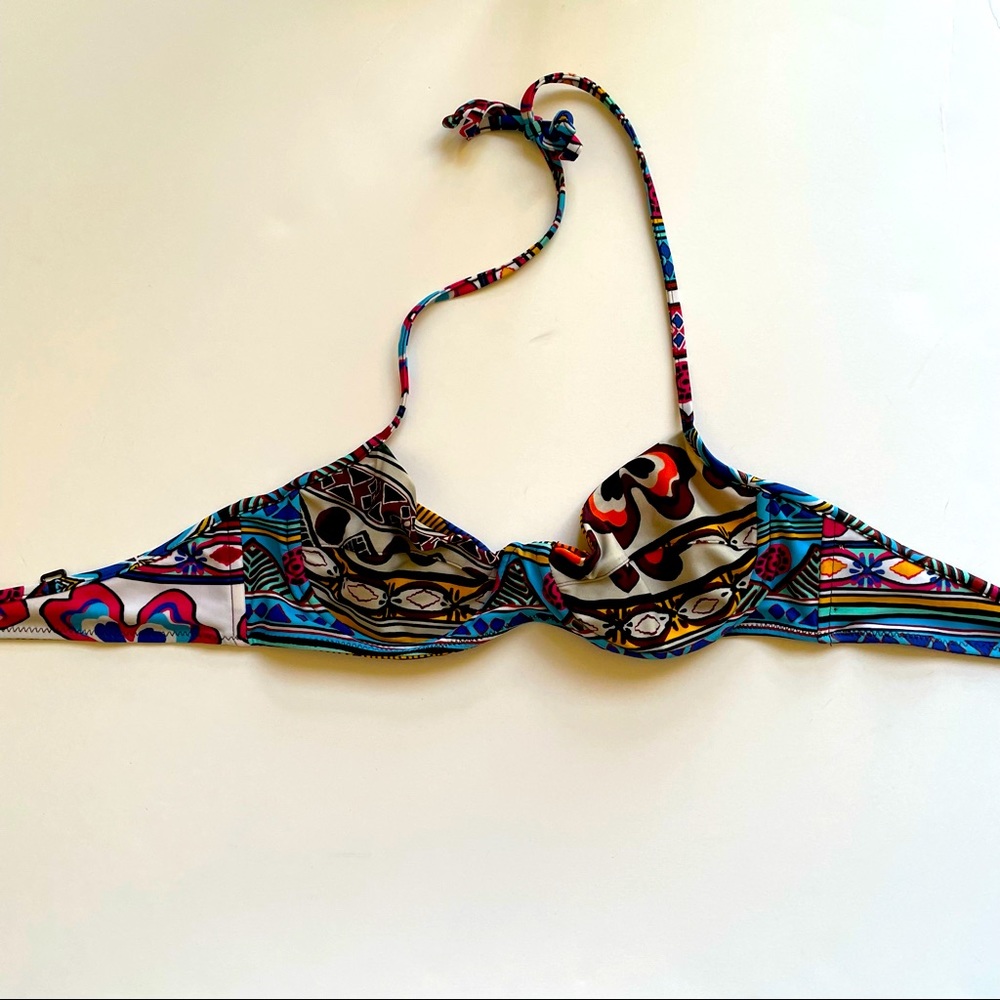 Bikini top with colorful prints